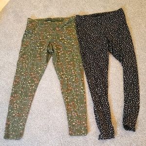 2 pairs of leggings